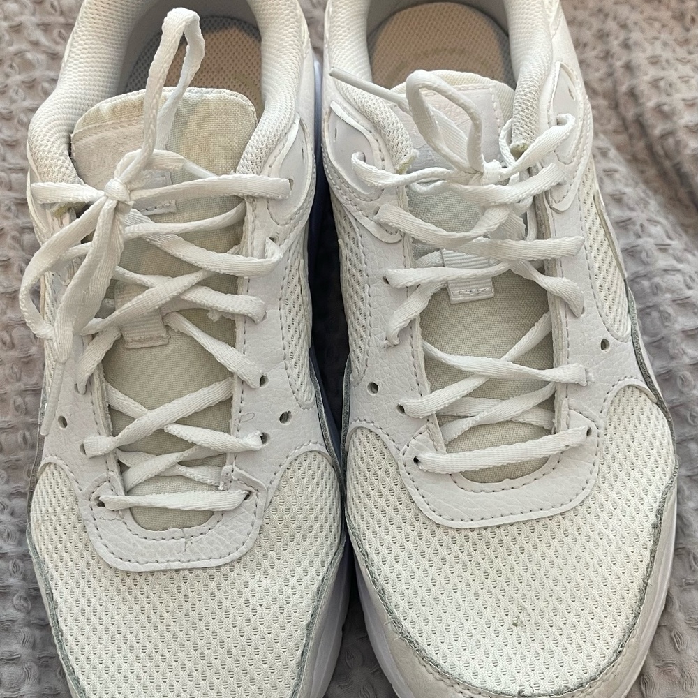 NIKE WOMENS SHOES